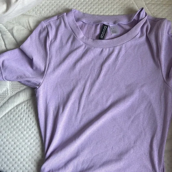 H&M mini ruched dress in lavender! ****OOS*** - Picture 3 of 3